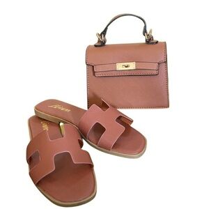 Women’s handbag and sandal set